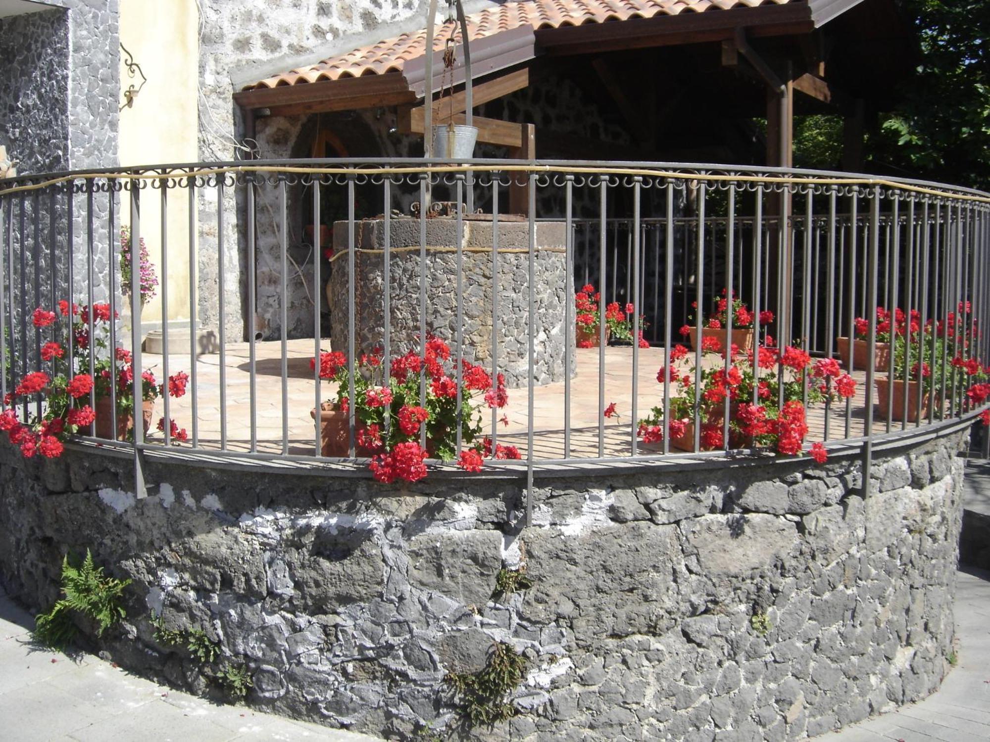 Ai Vecchi Crateri Guest House SantʼAlfio Exterior foto