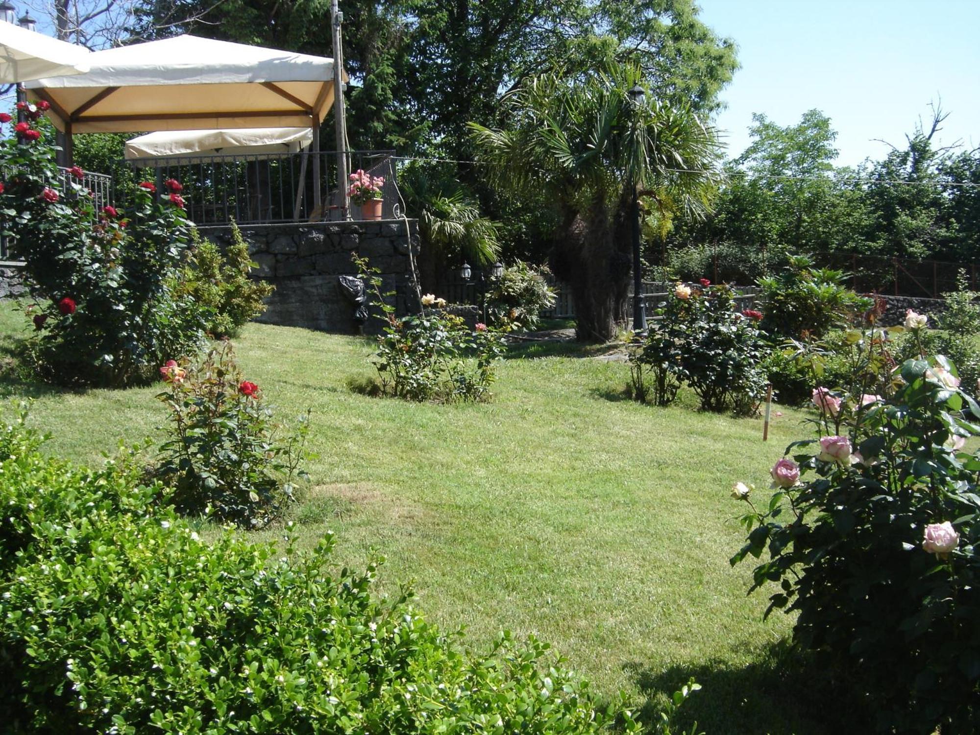 Ai Vecchi Crateri Guest House SantʼAlfio Exterior foto